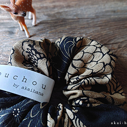 着物風和柄シュシュ⦿掠れ格子と花文様⦿紺 シュシュ 朱い花