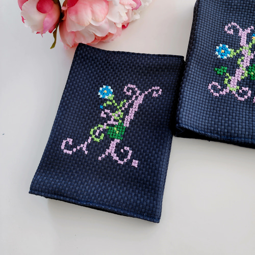 御礼♡【 再販×200超】ｲﾆｼｬﾙ手刺繍 ブックカバー( 聖書・讃美歌