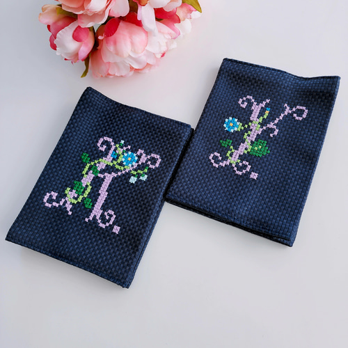御礼♡【 再販×200超】ｲﾆｼｬﾙ手刺繍 ブックカバー( 聖書・讃美歌