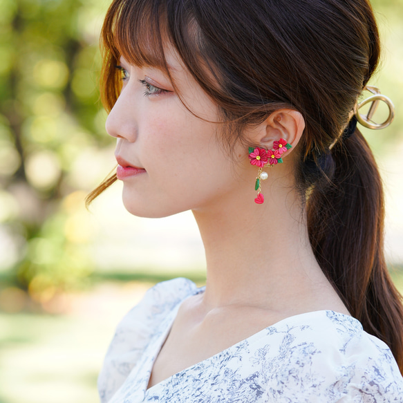 可憐な椿クリップイヤリング アシンメトリー ポリマークレイ オーブン