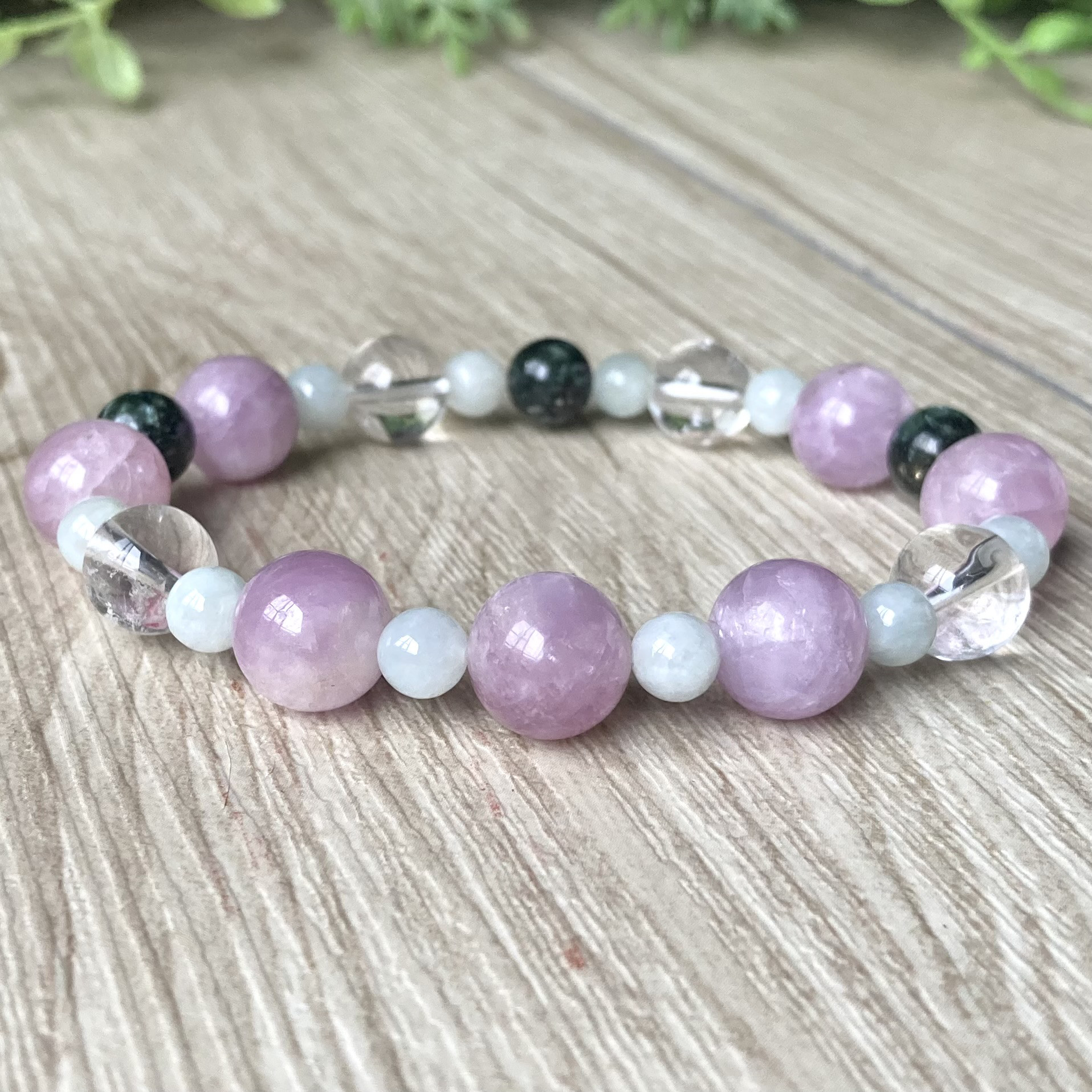 やさしさをまとう上品な彩り/クンツァイト・セラフィナイト・翡翠/天然石 ストーン ブレスレット