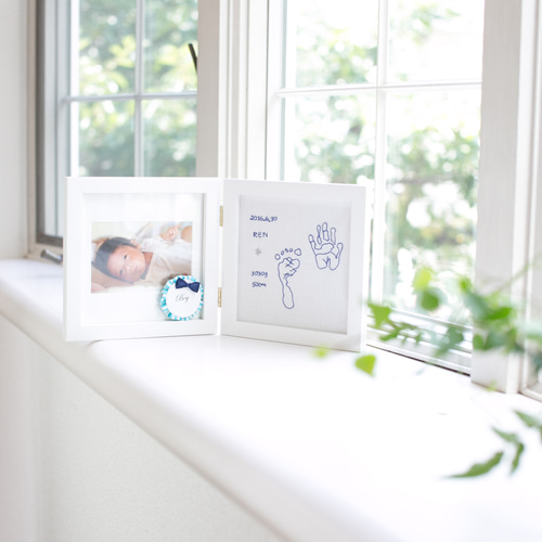 赤ちゃんの足型手形刺繍メモリアルフォトフレーム（受注販売） 雑貨