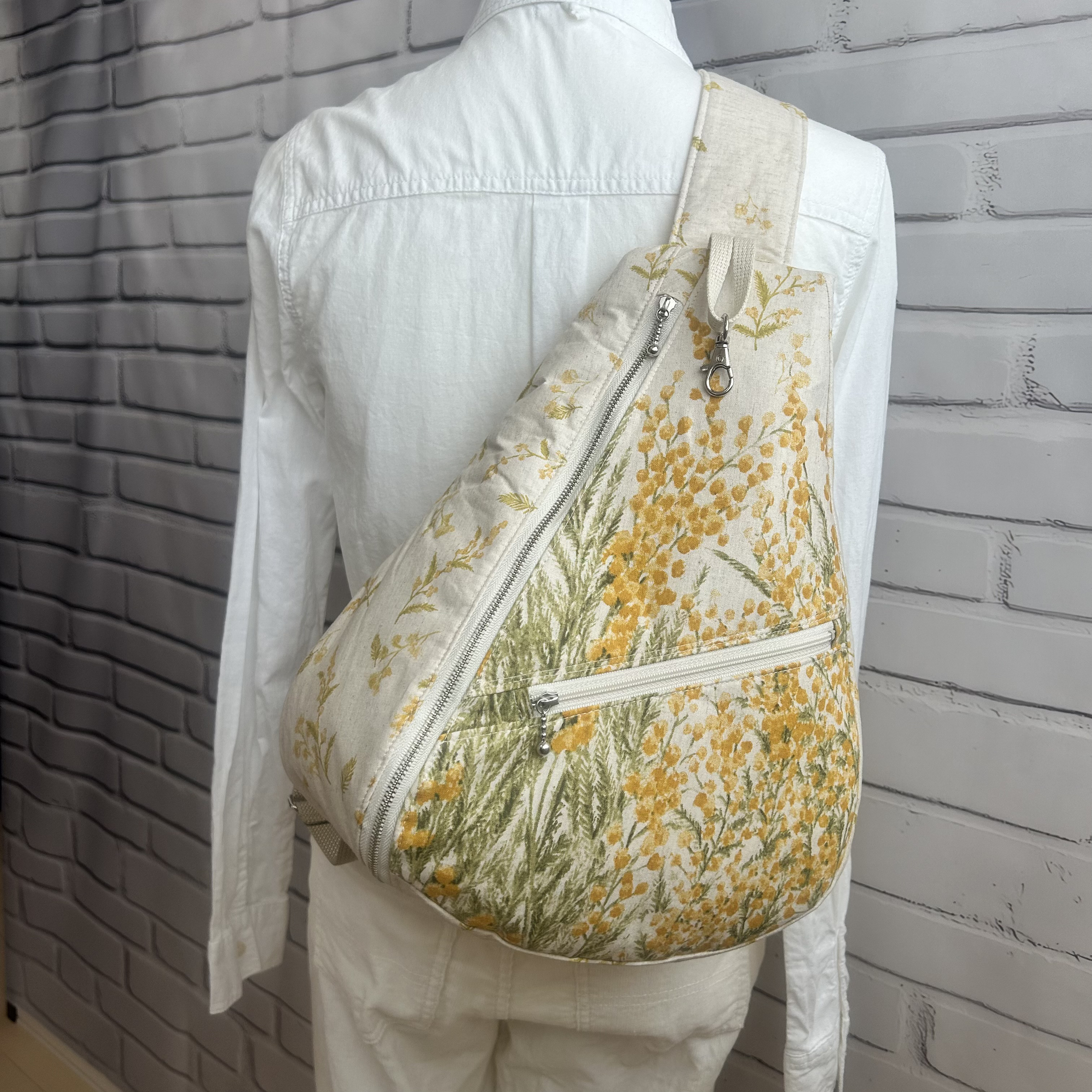 軽量　しずく型 ワンショルダーバッグ ボディバック　長さ調節可能 北欧　ミモザ柄②ナチュラル　全3色