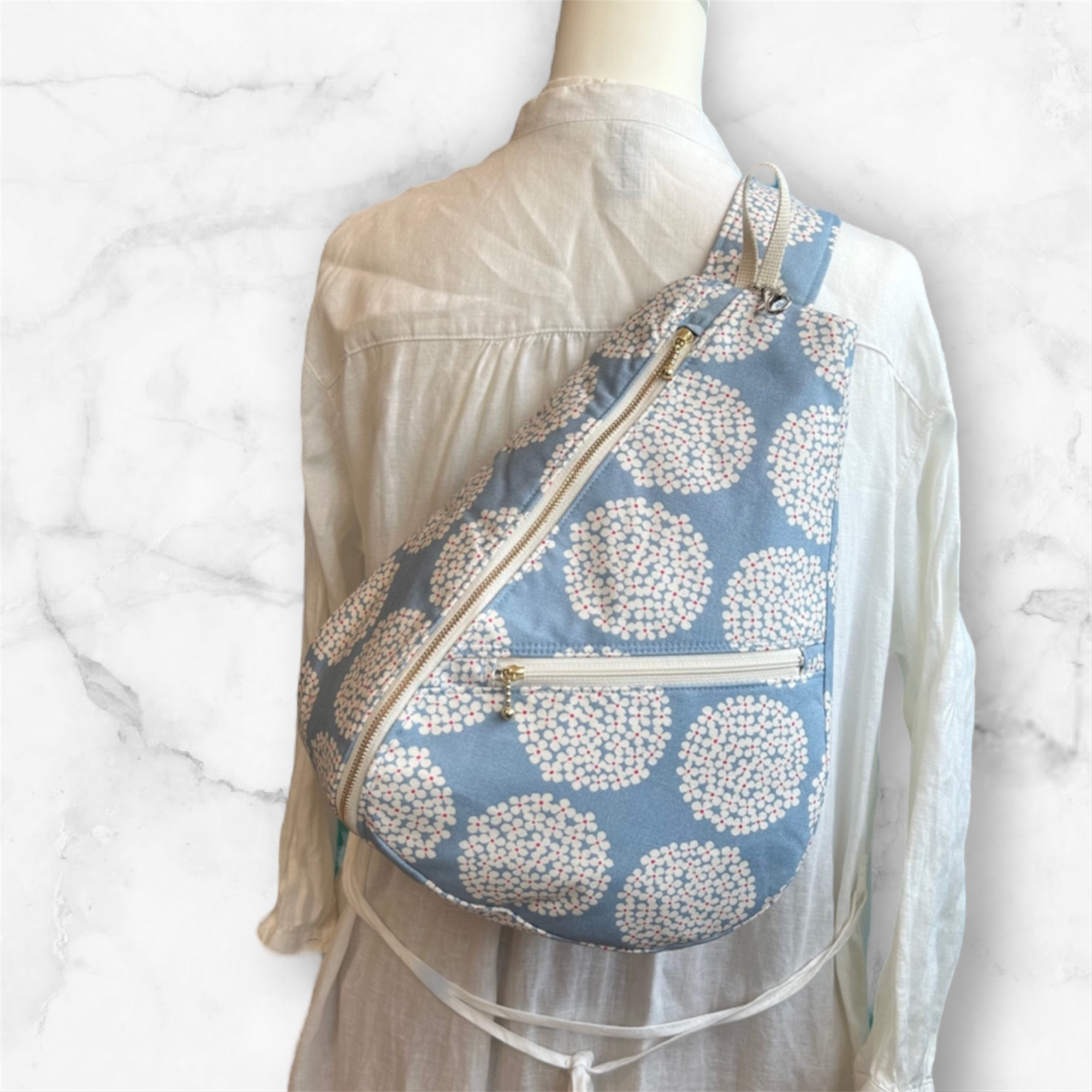 軽量　しずく型 ワンショルダーバッグ ボディーバック　ショルダーバック　長さ調節可能 紫陽花 水色⑩ 全11色