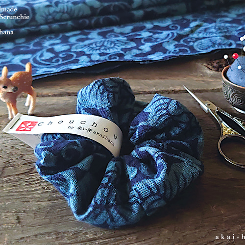 着物風和柄シュシュ⦿藍染⦿Vine シュシュ 朱い花 通販 4515463