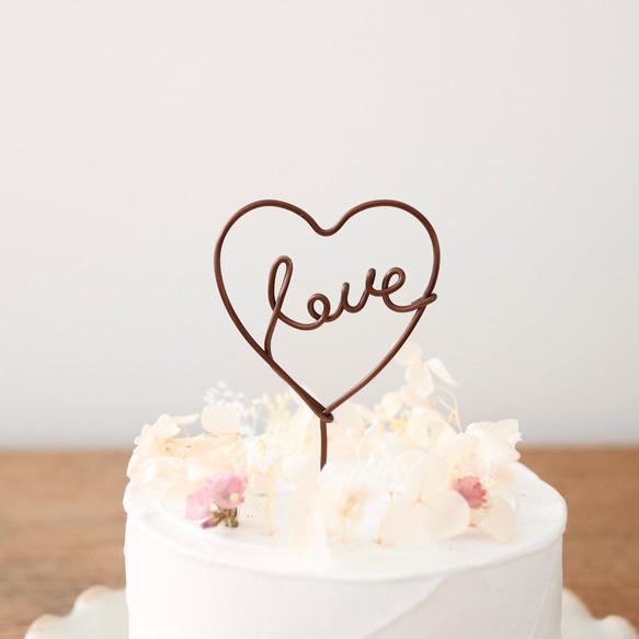 ケーキトッパー ♡ love ケーキ　飾り　バレンタインデー　シンプル 1枚目の画像