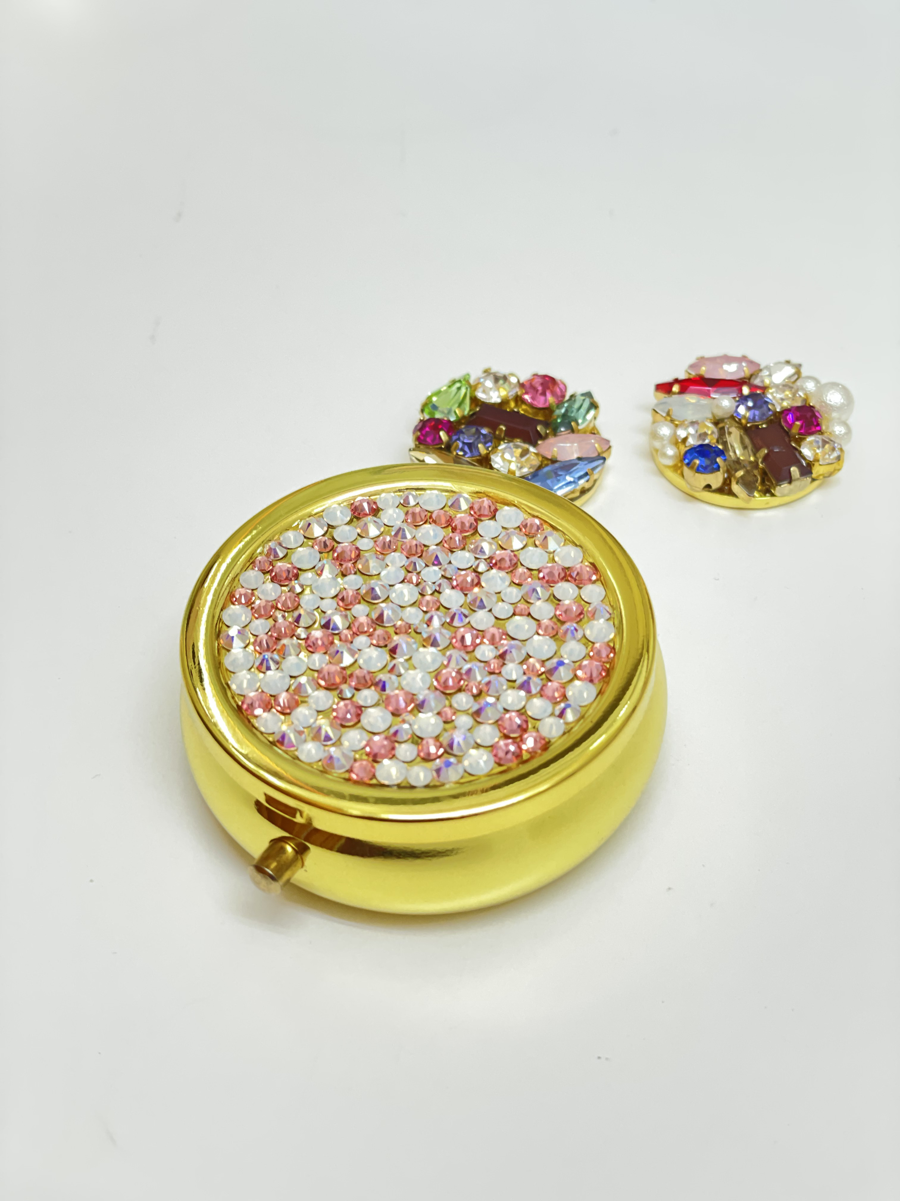 スワロフスキーの上品ピルケース