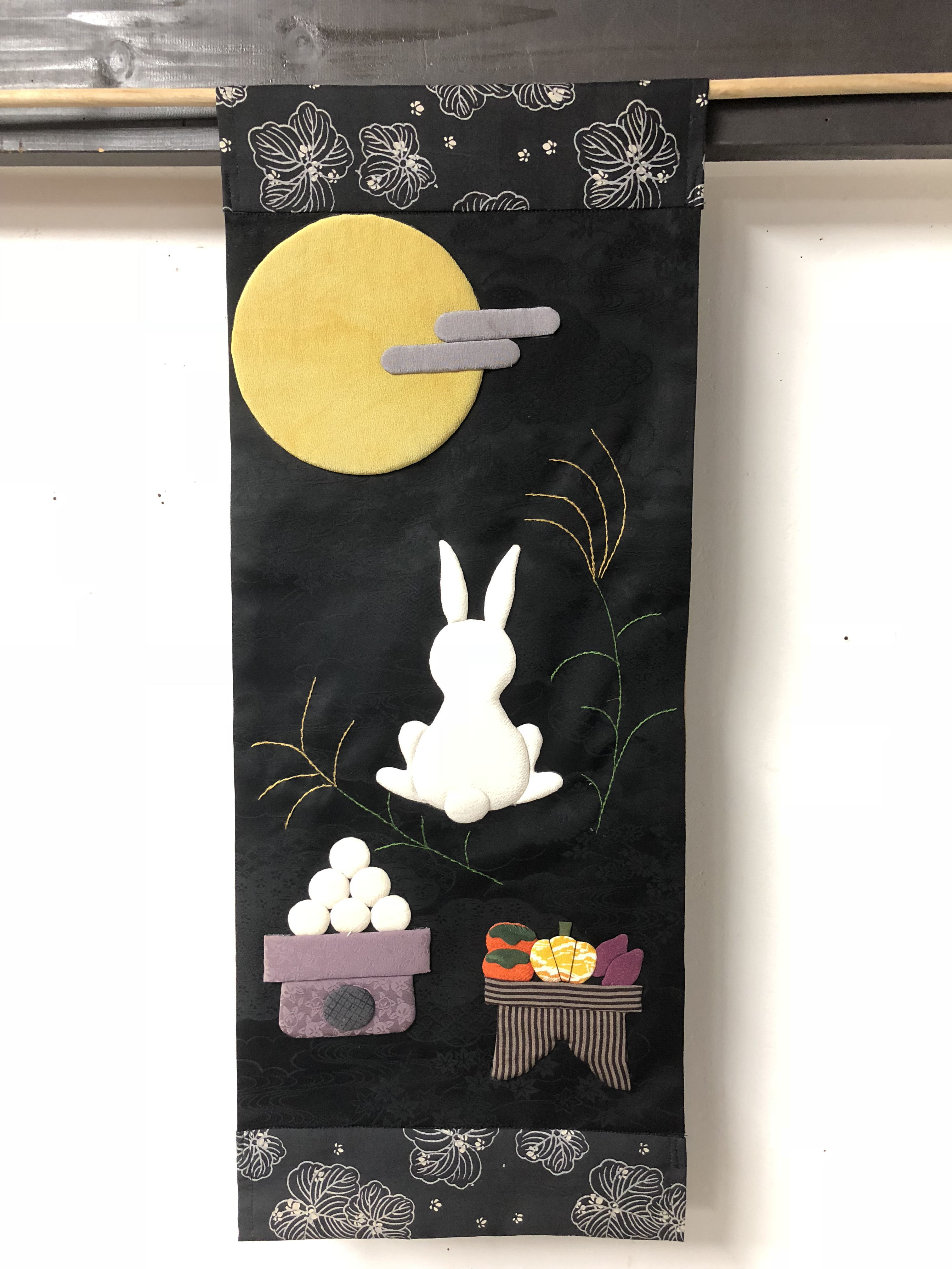 145 マチャケ　うさぎタペストリー　吊るし飾り　古布