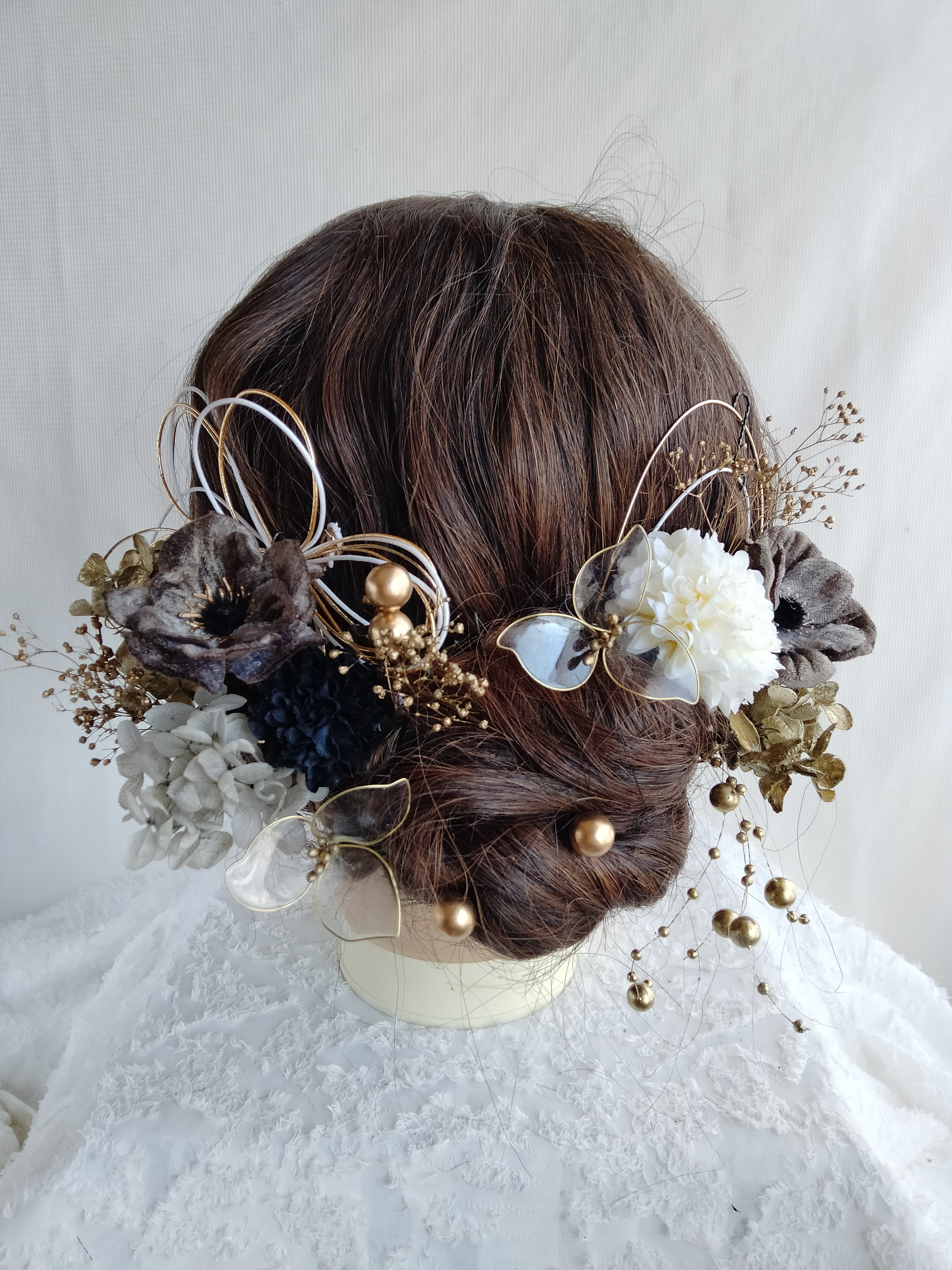 クリアフラワーと水引のアネモネ髪飾り　アメリカンフラワー　ゴールド　水引き　水引アレンジ　水引きアレンジ　成人式　卒業式