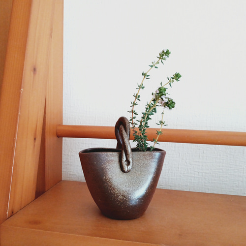備前焼 小さな花器 一輪挿し・花瓶・花器 aco 通販｜Creema(クリーマ)