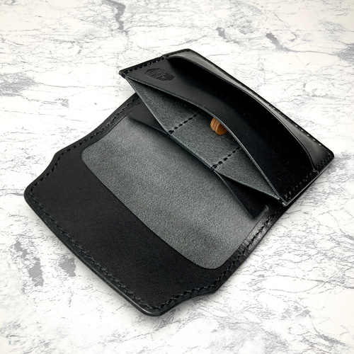 通勤に馴染む本革のマルチケース｜栃木レザー カードケース 黒 パス