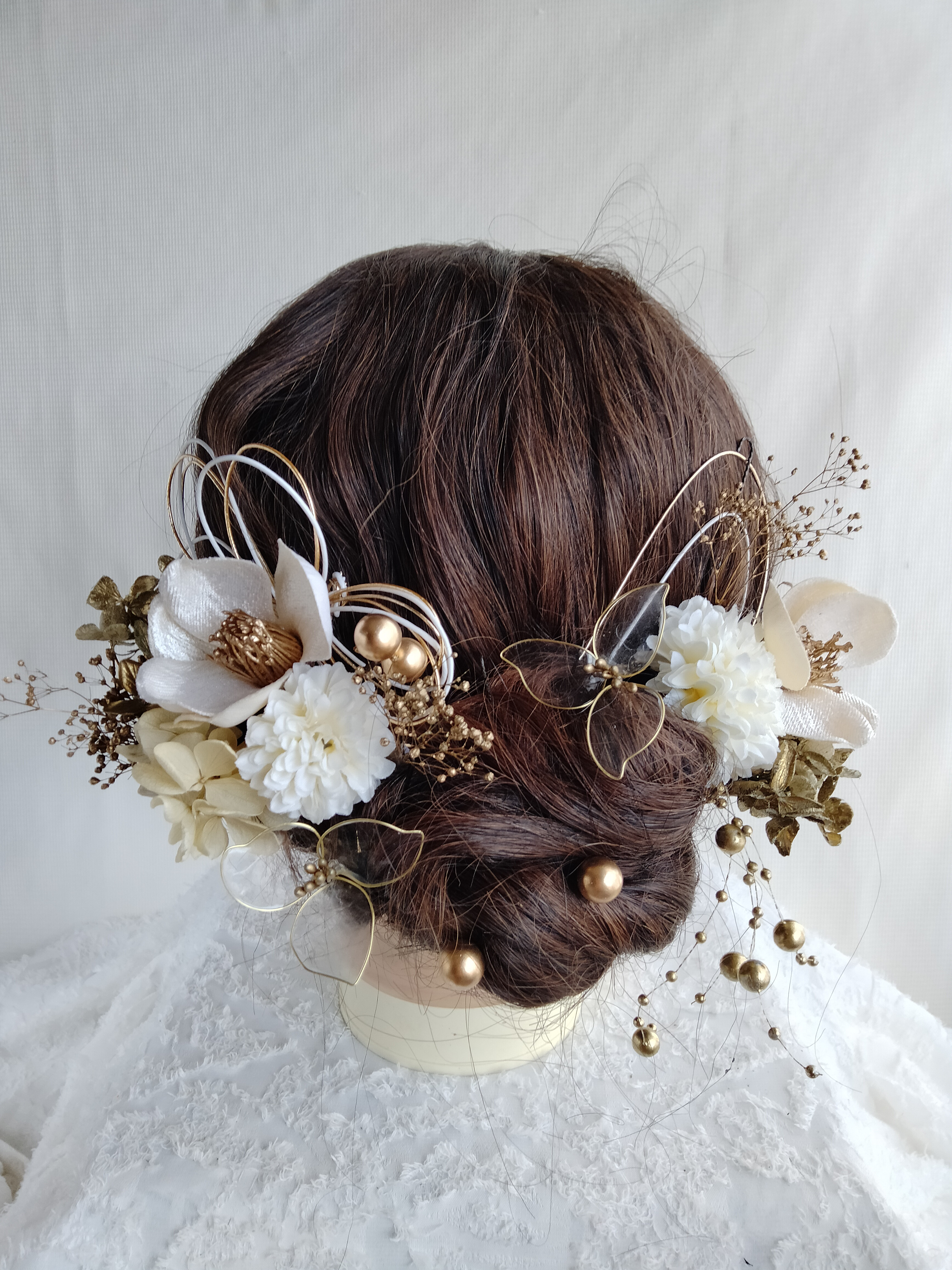 クリアフラワーと水引の椿髪飾り　アメリカンフラワー　ゴールド　水引き　水引アレンジ　水引きアレンジ　成人式　結婚式　卒業