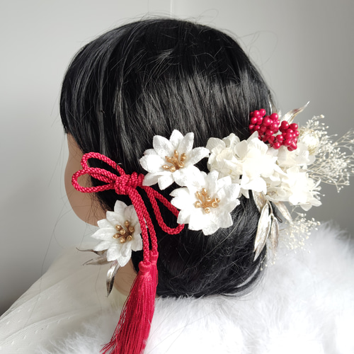 瑞桜＿＿白桜と南天の髪飾り さくら サクラ 紅白 卒業式 成人式 結婚式