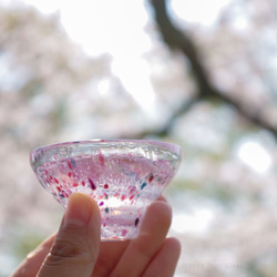 【在庫限りラッピングつき】江戸硝子うきよ　さかずきペアセット／お花見ST10167 4枚目の画像