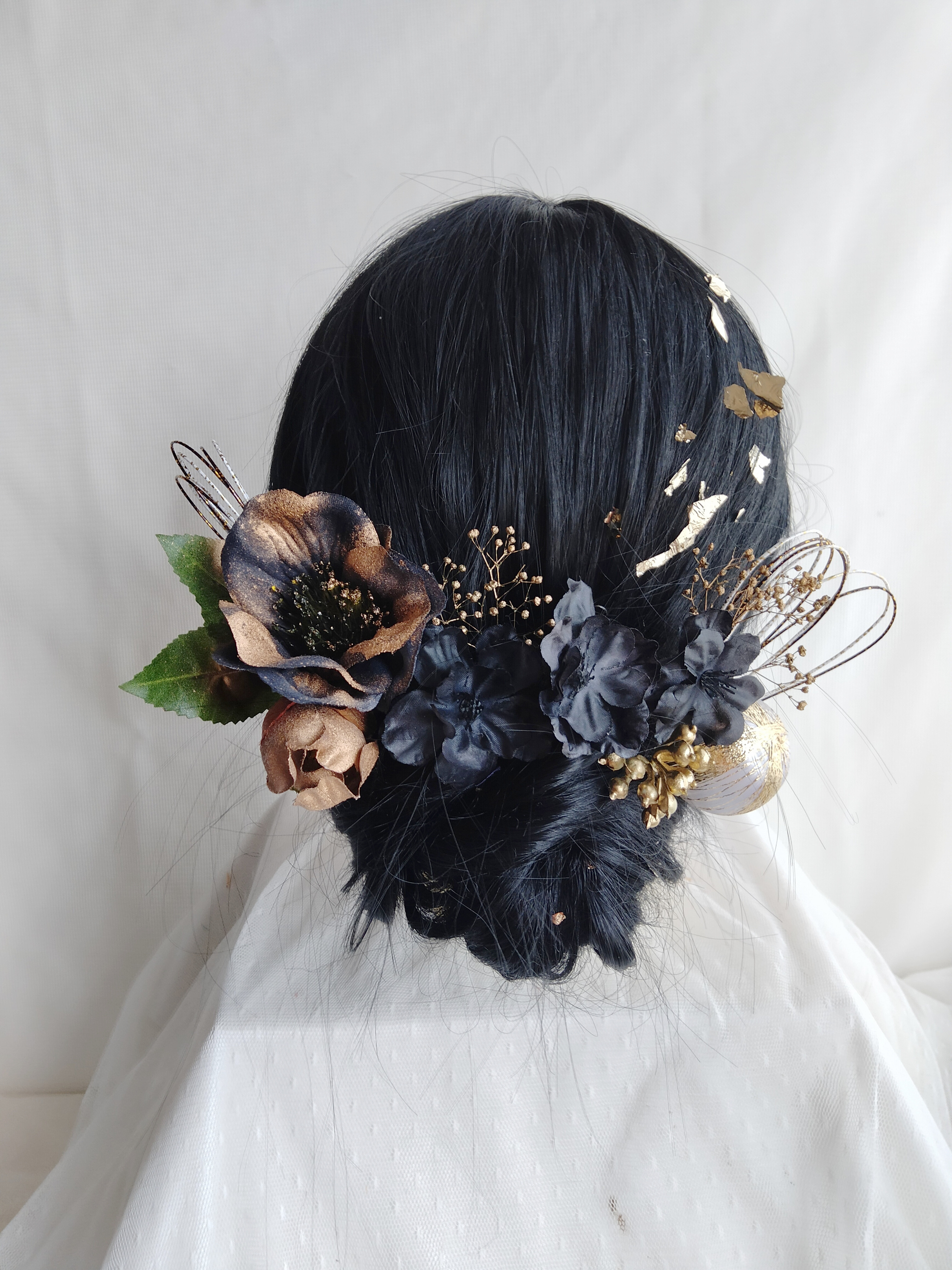 黒金の椿の卒業式髪飾り　成人式髪飾り　結婚式髪飾り　水引アレンジ　ヴィンテージ振袖