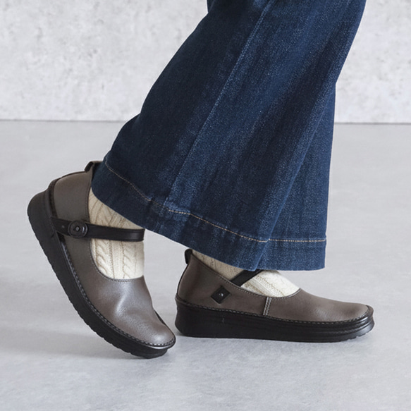 手を全く使わずに履ける魔法の靴 マグネットシューズ (KAYAK) 【納期5～11日以内発送】 12枚目の画像