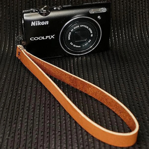 コンデジ用レザーストラップflat☆グローブレザー、オイルドレザー