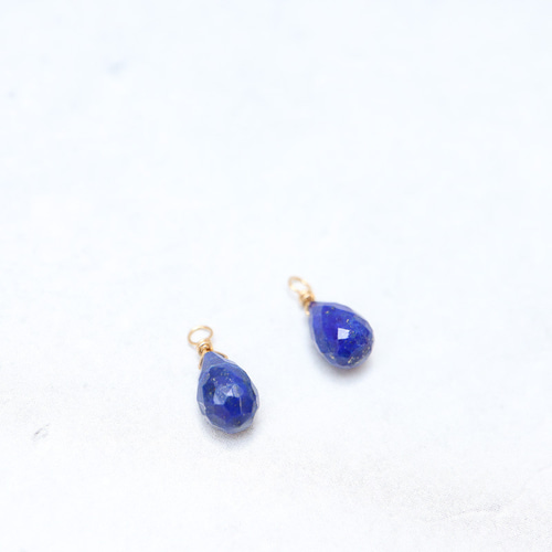 495/14kgfラピスラズリと青系小粒チャーム他 14kgf/ラピスラズリのピアス(イヤリング)チャーム【9・12月の