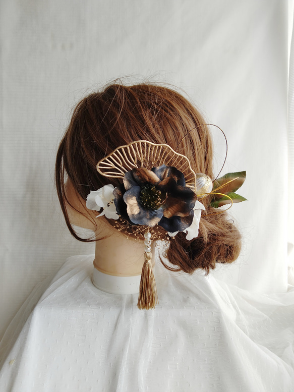 黒とブロンズゴールドの椿の和装髪飾り 卒業式髪飾り 成人式髪飾り