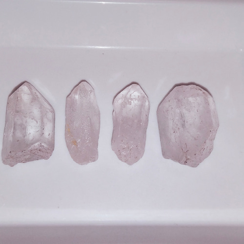大きめ 水晶　ブラジル　ミナスジェライス産 ポイント　一点物　天然　鉱石 大きめ 水晶 ブラジル ミナスジェライス産 ポイント 一点物 天然