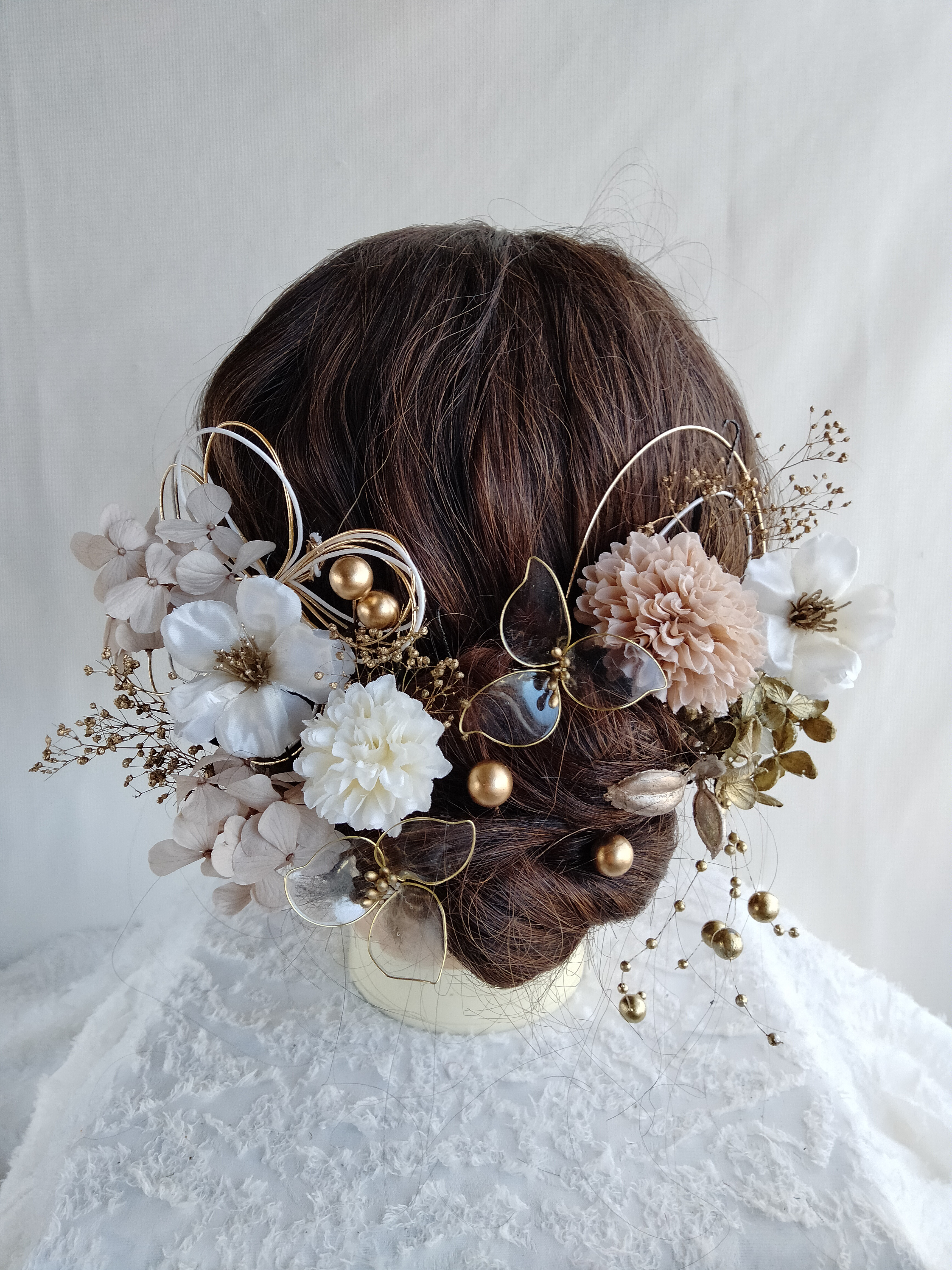 クリアフラワーと水引の林檎の花髪飾り　ニュアンスカラー　くすみピンク　ベージュピンク　アメリカンフラワー　ゴールド　水引