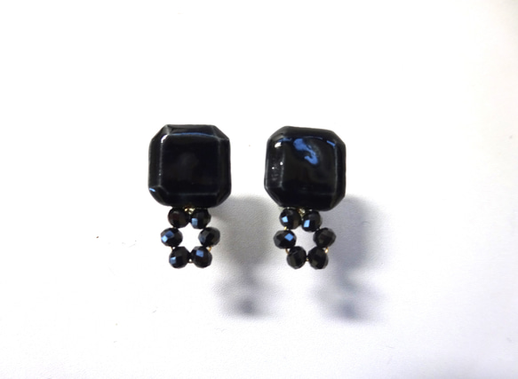 黑色和黑色尖晶石圓形穿孔/耳環 第3張的照片
