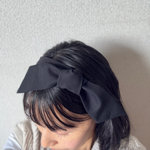 リボンカチューシャ（黒・長めのリボン） chika 黒 卒業式 卒園式