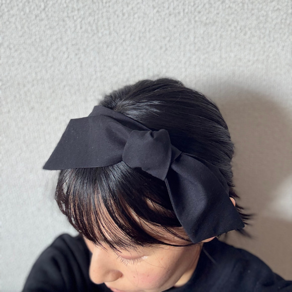 リボンカチューシャ（黒・長めのリボン） chika 黒 卒業式 卒園式