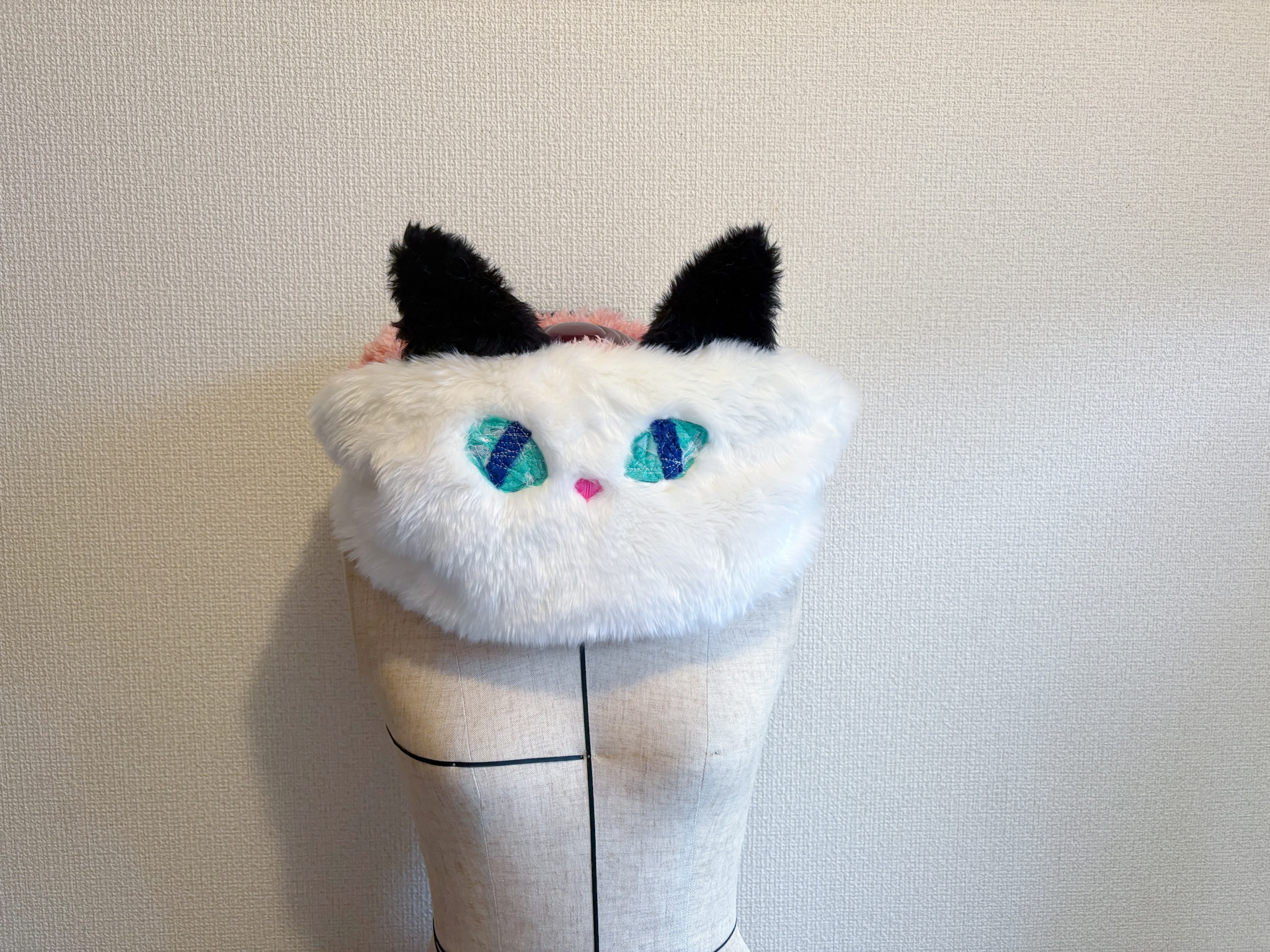 【まんまるしっぽとハチワレおしりねこちゃんスヌード】