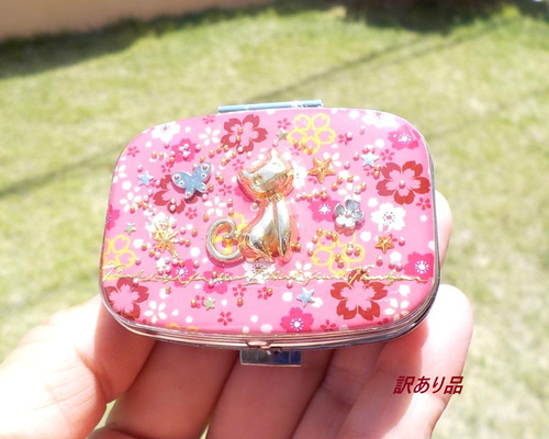 ワケありな逸品 レジンアート 訳あり品 お座り猫 ピルケース（小物入れ