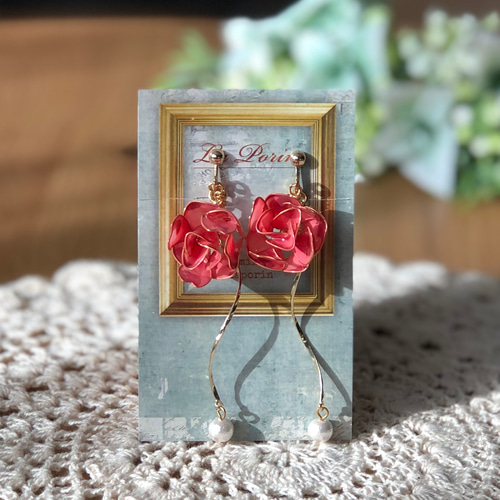 大人ピンクの薔薇のイヤリング イヤリング・ノンホールピアス La Porin