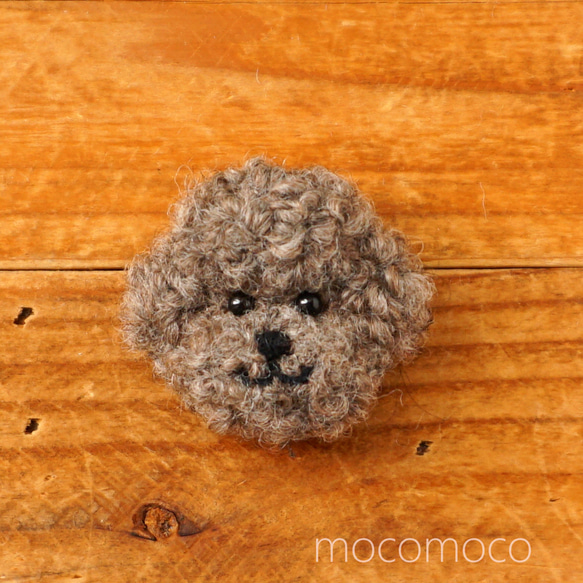 毛茸茸的徽章玩具貴賓犬（深灰色或淺灰色）☆akatin☆Akakoro☆ 第1張的照片
