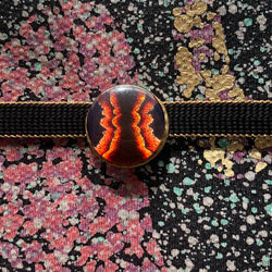 昭和レトロなブラウン・レッドの玉簪・稲妻模様の帯留めのセット「ドラマティック」 6枚目の画像