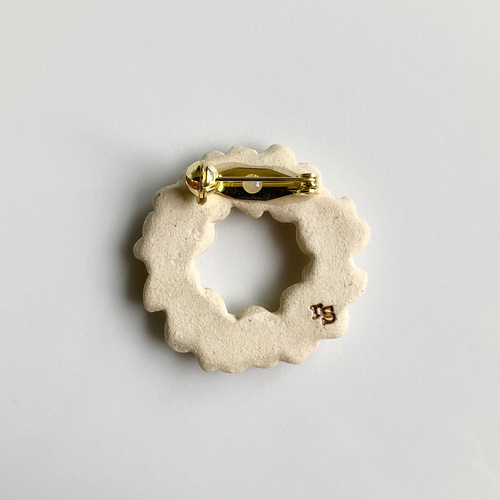 陶器ﾌﾞﾛｰﾁ ちいさな花冠 ブローチ Nassun 通販 4661176｜Creema