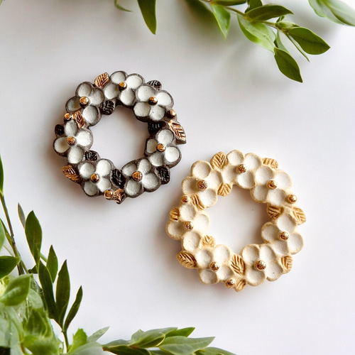 陶器ﾌﾞﾛｰﾁ ちいさな花冠 ブローチ Nassun 通販 4661176｜Creema