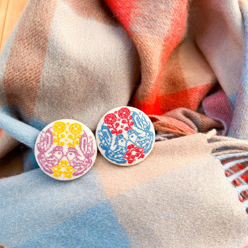 58mm くるみボタン　鳥刺繍　ブローチ s2200-01-160x160.jpg