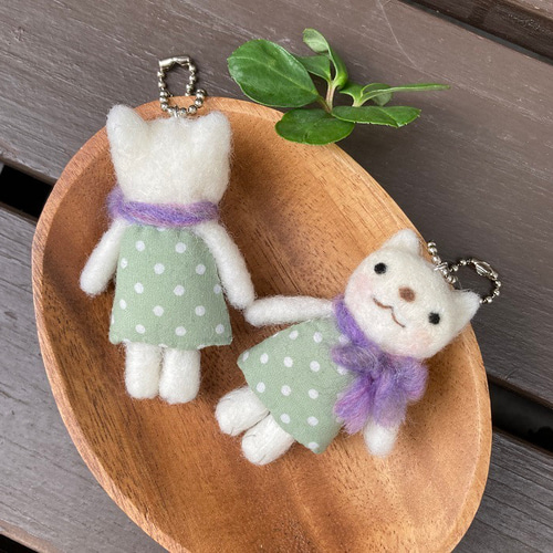 おしゃれ大好き猫 羊毛フエルトキーホルダー 羊毛フェルト monaka 通販