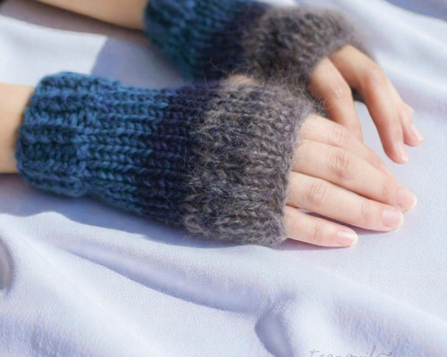 メリノウールとモヘアのふわふわ指なしミトン ブルーミックス ハンド