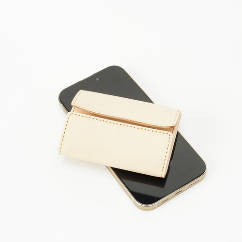 刻印可】エイジングが楽しめる、手のひらサイズのヌメ革三つ折り財布