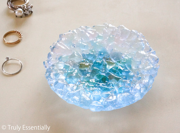 ガラスのアクセサリートレイ -「 KUBOMI 」● ターコイズブルー・11cm 4枚目の画像