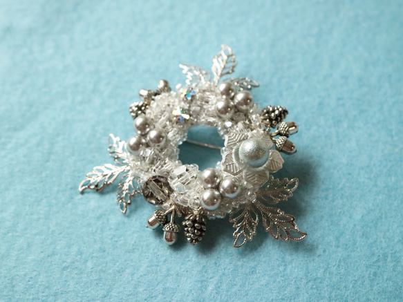 雪夜*胸針奧地利水晶玻璃珍珠葉花松果橡實花環銀銀灰灰 第3張的照片