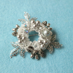 雪夜*胸針奧地利水晶玻璃珍珠葉花松果橡實花環銀銀灰灰 第2張的照片
