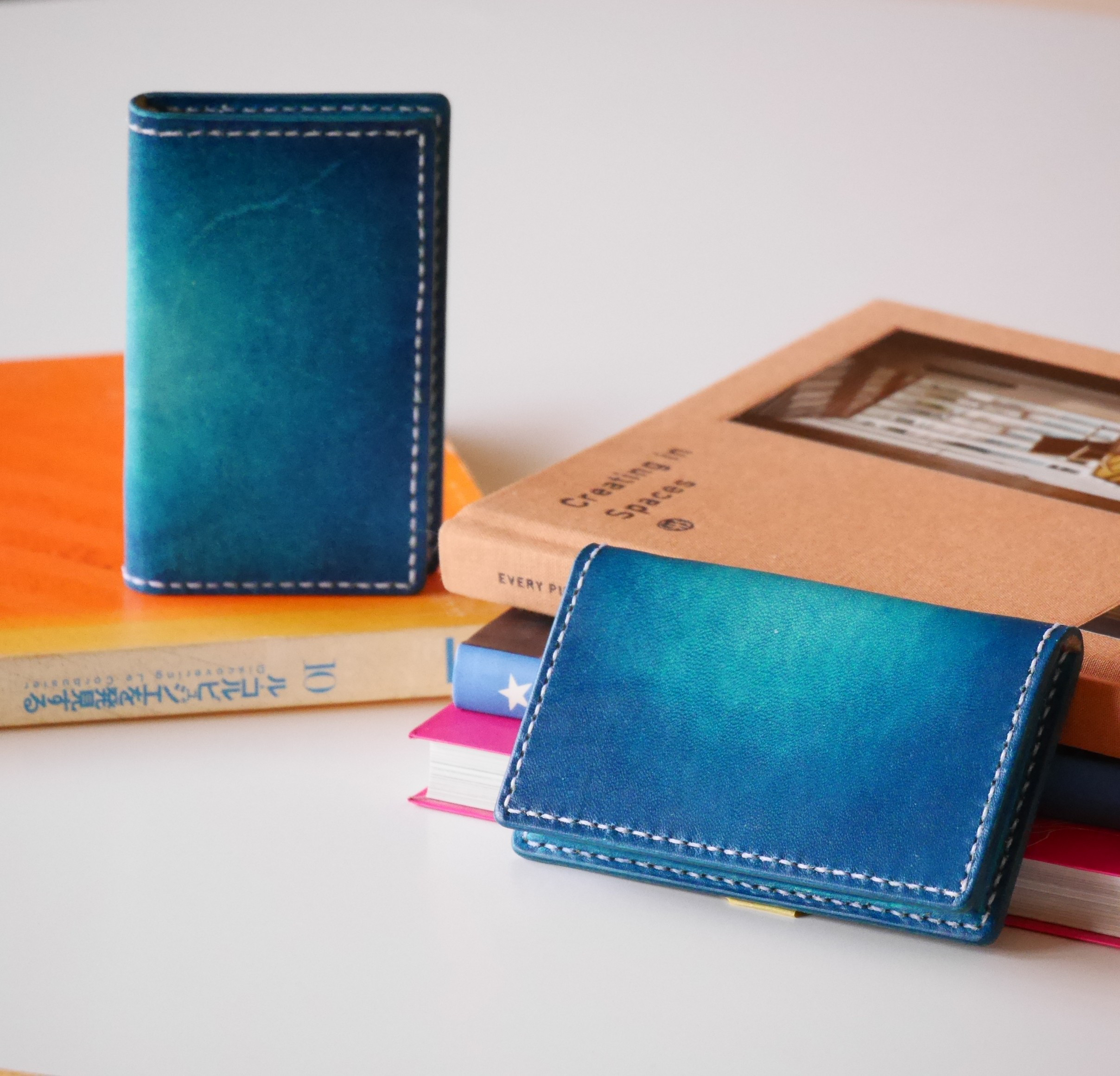 レザー名刺入れ　ヌメ革仕様　青　ＢＬ　【海の色】