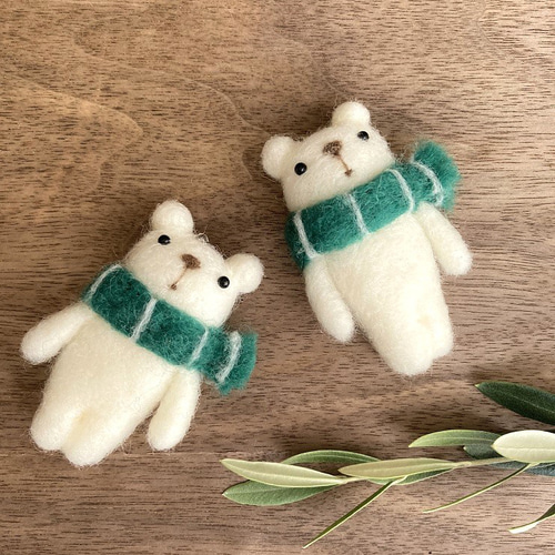 Aページ 白くまと茶ぐまキーホルダー ハンドメイド 羊毛フェルト A