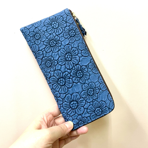 ピッグスキンのスリムな長財布Ｌ字型　フラワー　ブルー 9枚目の画像