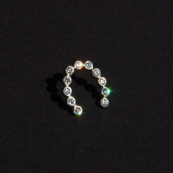 ★1点限定価格★ SV CZ horseshoe 1/2 pierce 2枚目の画像