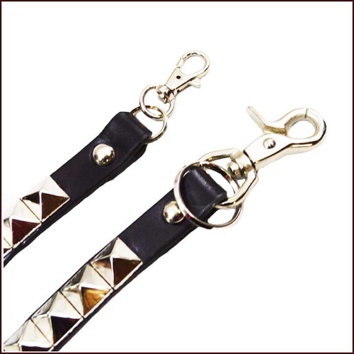 スタッズ ウォレットコード オイルレザー 黒革 ピラミッド 鋲 10003483