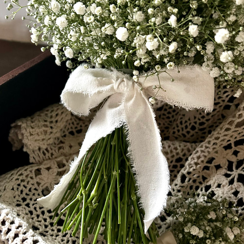 再販】まんまる♫かすみ草のクラッチブーケ&ブートニア(生花 再販】まんまる♫かすみ草のクラッチブーケ&ブートニア(生花