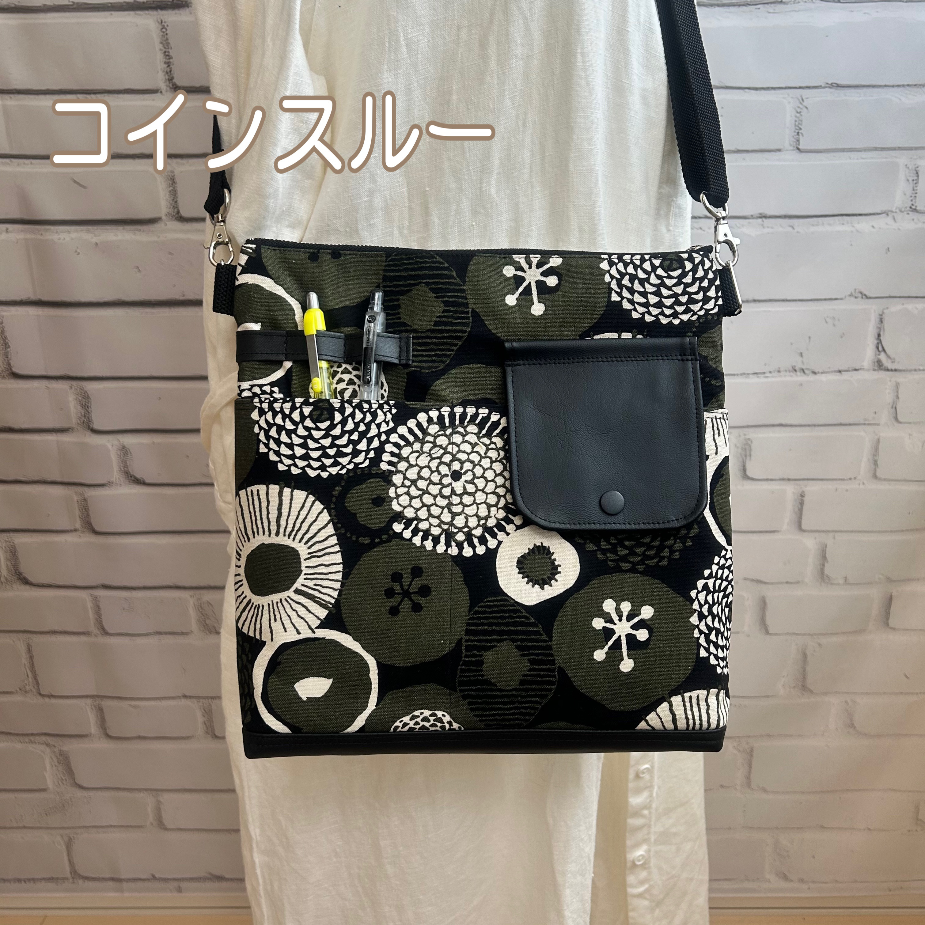 コインスルー　お財布機能付き　お財布バック　ショルダーバック　ポシェット　サコッシュ　ポタポタ花　カーキ色