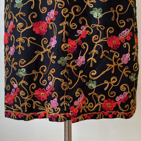 華やかなカシミール刺繍のスカート 黒地 セミタイト M 7枚目の画像